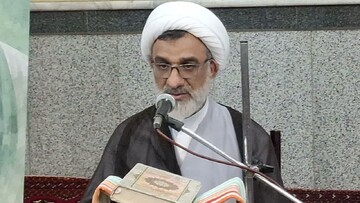 بعثت مردم در تجمعات شبانه حاصل بعثت امام شهید بود/ امام خامنه ای هنگام قرائت قرآن به شهادت رسیدند