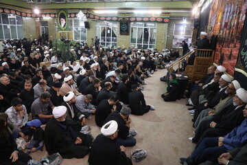 بزرگداشت امام شهید در دفتر آیت‌الله العظمی سیستانی / رهبر شهید الگوی «عمل احسن» و خدمت خالصانه به مردم بود