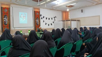 تصاویر/ مراسم بزرگداشت قائد امت در مدرسه‌ علمیه‌ حضرت زینب(س) کرمان