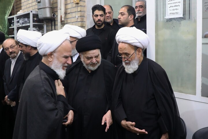Cerimonia commemorativa del Leader martire della Umma da parte dell’Ayatollah Sistani a Qom