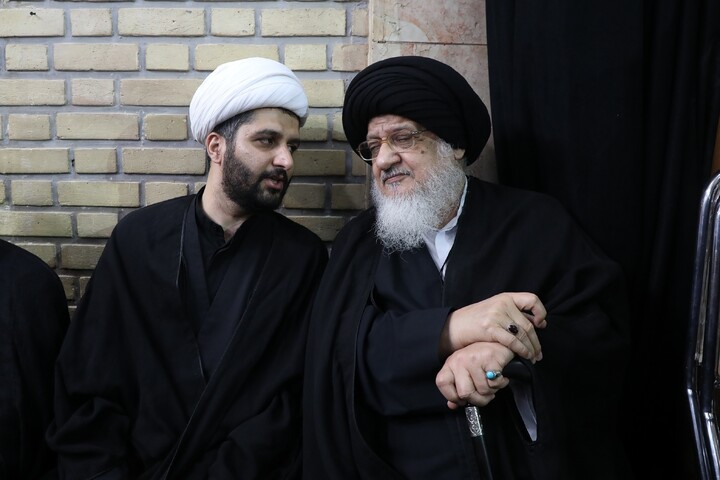 Cerimonia commemorativa del Leader martire della Umma da parte dell’Ayatollah Sistani a Qom