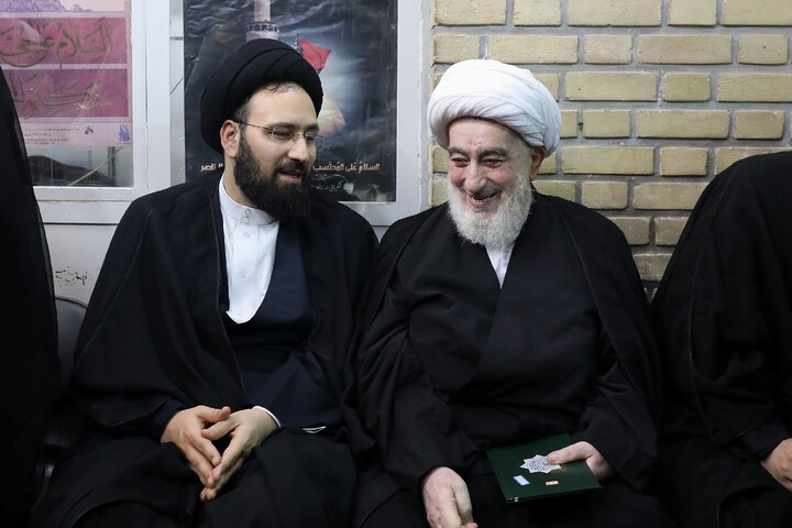 Cerimonia commemorativa del Leader martire della Umma da parte dell’Ayatollah Sistani a Qom