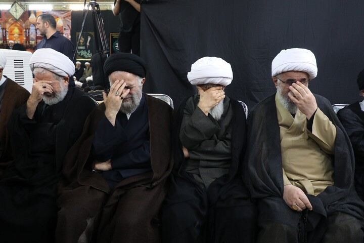 Cerimonia commemorativa del Leader martire della Umma da parte dell’Ayatollah Sistani a Qom