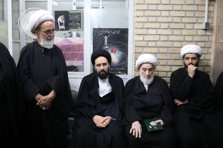 Cerimonia commemorativa del Leader martire della Umma da parte dell’Ayatollah Sistani a Qom