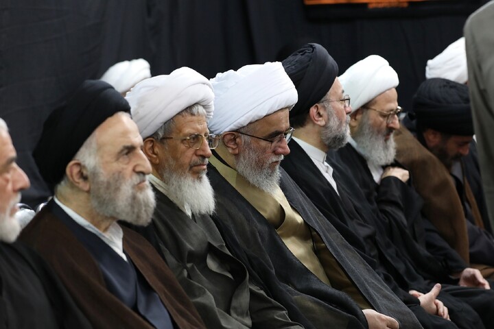 Cerimonia commemorativa del Leader martire della Umma da parte dell’Ayatollah Sistani a Qom