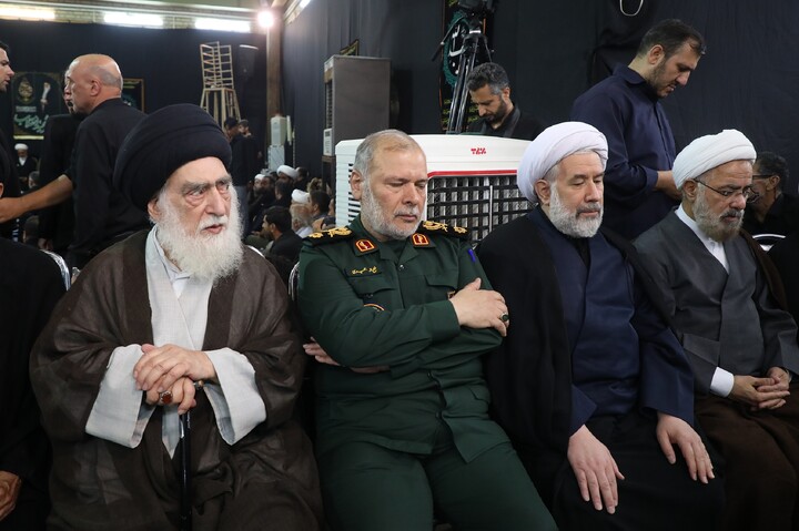 Cerimonia commemorativa del Leader martire della Umma da parte dell’Ayatollah Sistani a Qom
