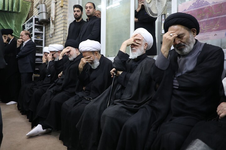 Cerimonia commemorativa del Leader martire della Umma da parte dell’Ayatollah Sistani a Qom