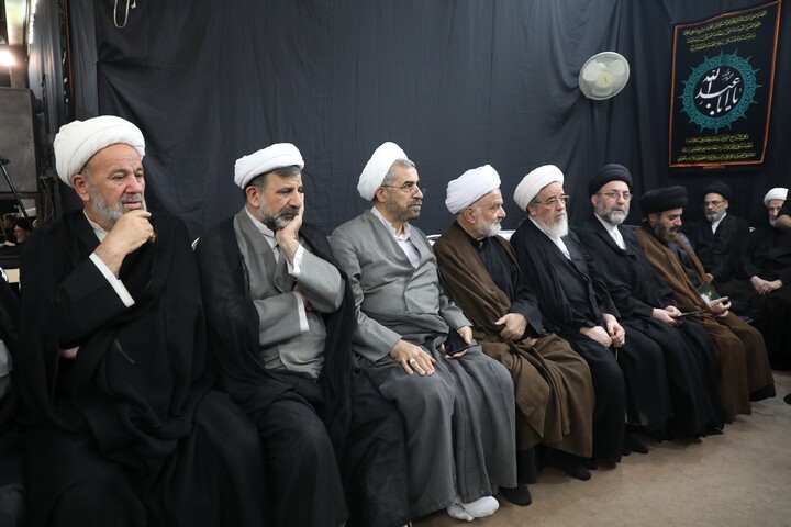 Cerimonia commemorativa del Leader martire della Umma da parte dell’Ayatollah Sistani a Qom