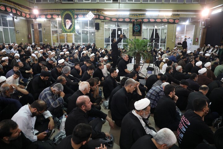 Cerimonia commemorativa del Leader martire della Umma da parte dell’Ayatollah Sistani a Qom