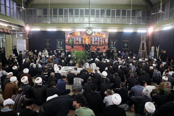Cerimonia commemorativa del Leader martire della Umma da parte dell’Ayatollah Sistani a Qom