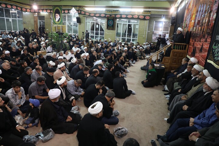 Cerimonia commemorativa del Leader martire della Umma da parte dell’Ayatollah Sistani a Qom
