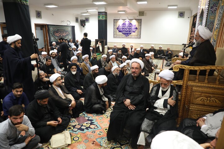 Cerimonia commemorativa del Leader martire della Umma da parte dell’Ayatollah Sistani a Qom