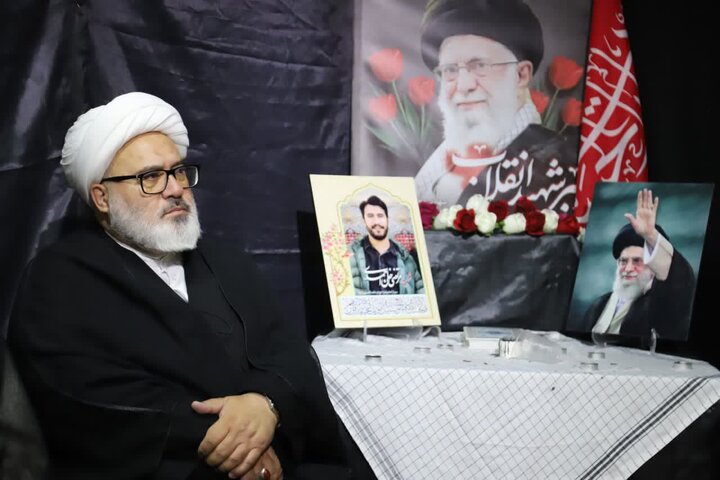 تصاویر/ محفل انس با قرآن کریم بمناسبت شهادت قائد اعظم، حضرت آیت الله خامنه‌ای در میاندوآب