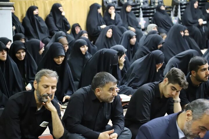 تصاویر/ محفل انس با قرآن کریم بمناسبت شهادت قائد اعظم، حضرت آیت الله خامنه‌ای در میاندوآب