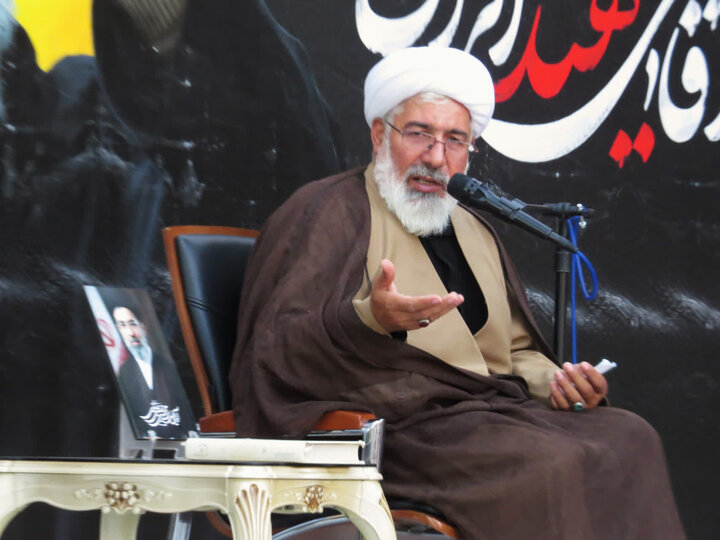 تصاویر/ مراسم بزرگداشت شهید حضرت آیت الله العظمی امام سید علی حسینی خامنه ای (ره) در مدرسه علمیه امام خمینی خوی