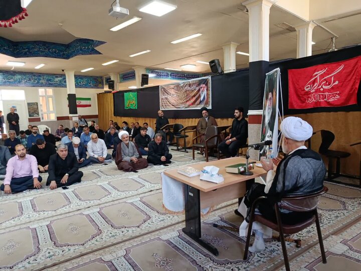 تصاویر/نشستی صمیمی نماینده ولی فقیه در استان مرکزی با کارکنان حوزه سلامت