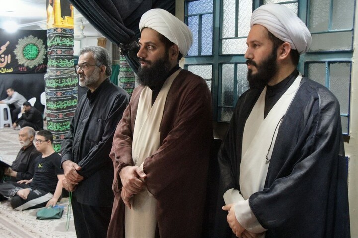 مراسم بزرگداشت قائد امت در مسجد اعظم شهر قنوات