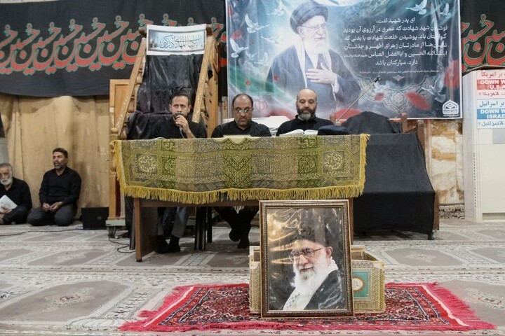 مراسم بزرگداشت قائد امت در مسجد اعظم شهر قنوات