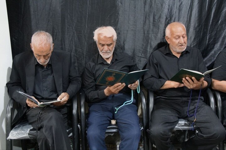 مراسم بزرگداشت قائد امت در مسجد اعظم شهر قنوات
