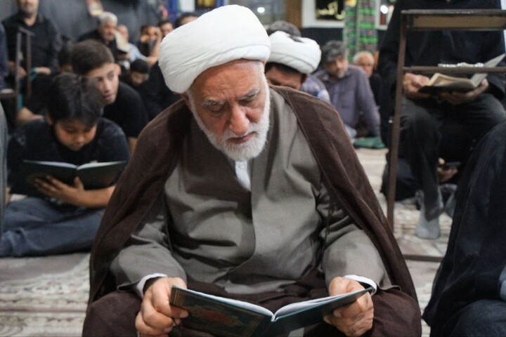 مراسم بزرگداشت قائد امت در مسجد اعظم شهر قنوات