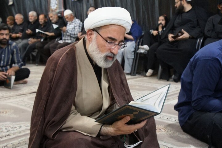 مراسم بزرگداشت قائد امت در مسجد اعظم شهر قنوات