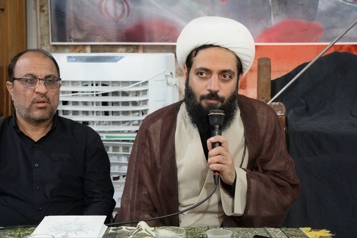 مراسم بزرگداشت قائد امت در مسجد اعظم شهر قنوات