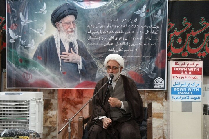 مراسم بزرگداشت قائد امت در مسجد اعظم شهر قنوات