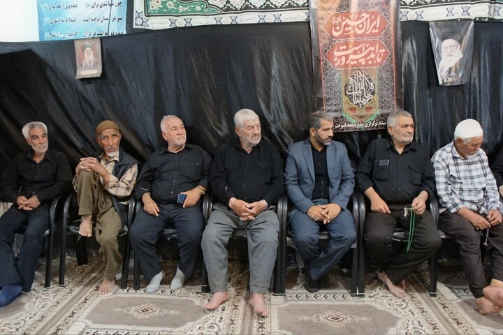 مراسم بزرگداشت قائد امت در مسجد اعظم شهر قنوات