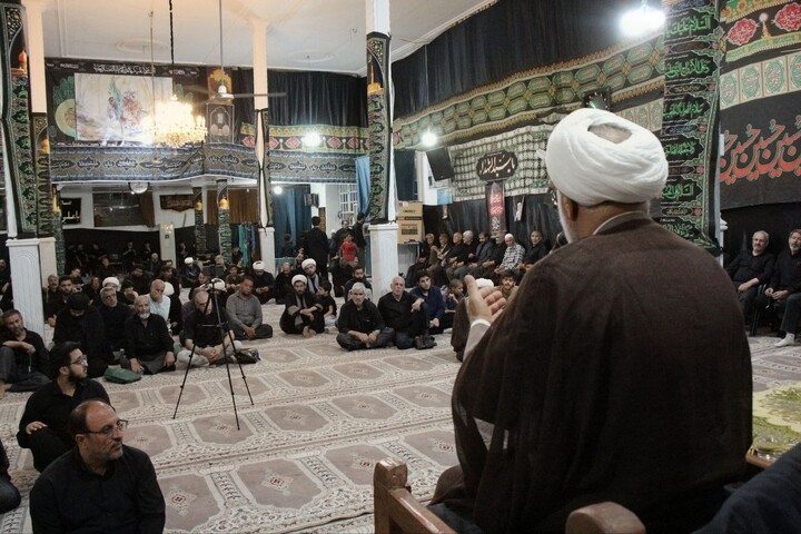 مراسم بزرگداشت قائد امت در مسجد اعظم شهر قنوات