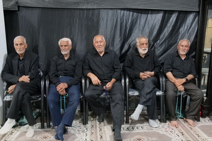 مراسم بزرگداشت قائد امت در مسجد اعظم شهر قنوات