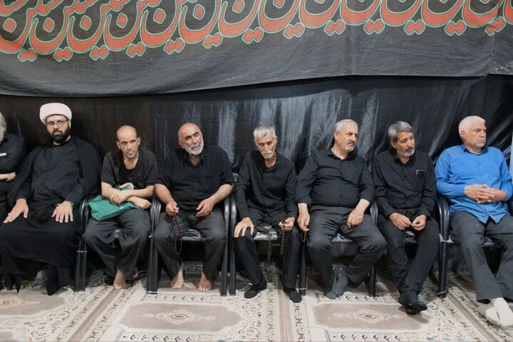 مراسم بزرگداشت قائد امت در مسجد اعظم شهر قنوات