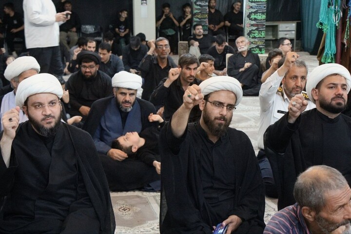 مراسم بزرگداشت قائد امت در مسجد اعظم شهر قنوات