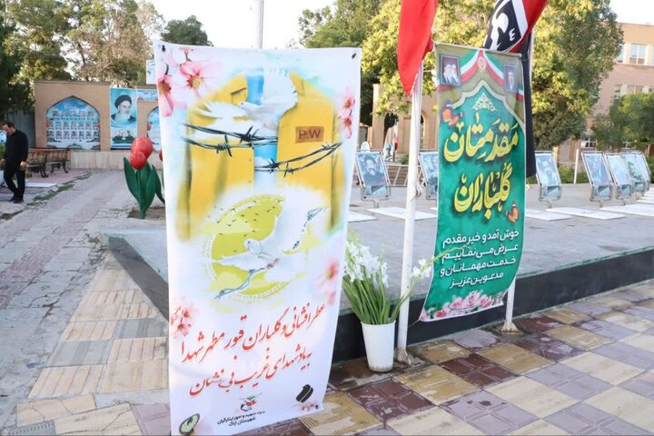 تصاویر/عطر افشانی و گلباران قبور مطهر شهدا به یاد شهدای غریب بی نشان در اراک