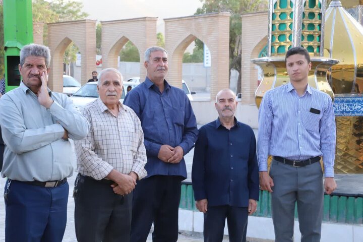 تصاویر/عطر افشانی و گلباران قبور مطهر شهدا به یاد شهدای غریب بی نشان در اراک