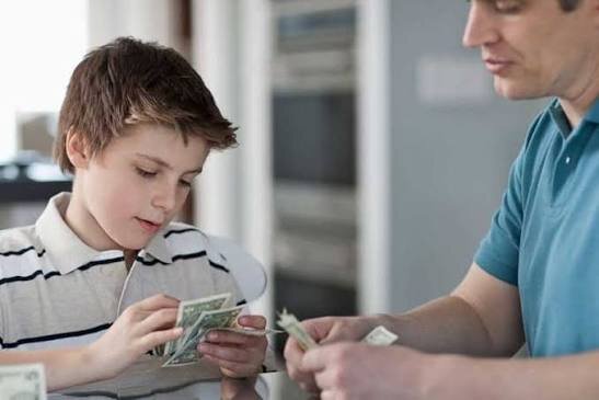 پدر؛ تکیه‌گاه عاطفی یا عابر بانک خانوادگی؟