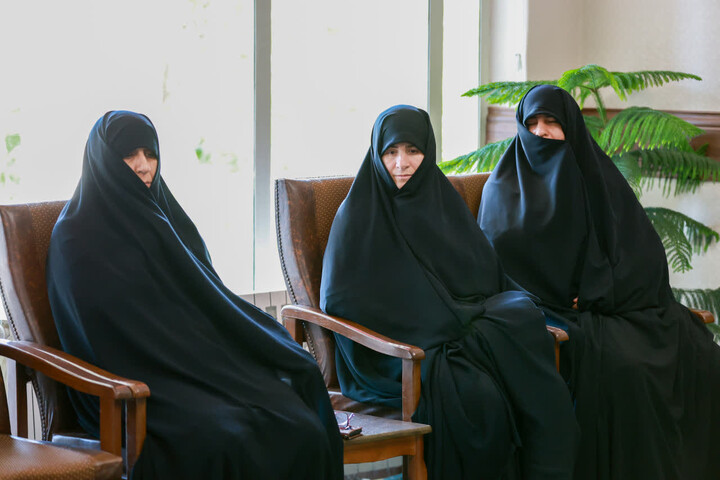 تصاویر | جلسه هیئت امنای حوزه علمیه خواهران استان با نماینده ولی فقیه در آذربایجان شرقی