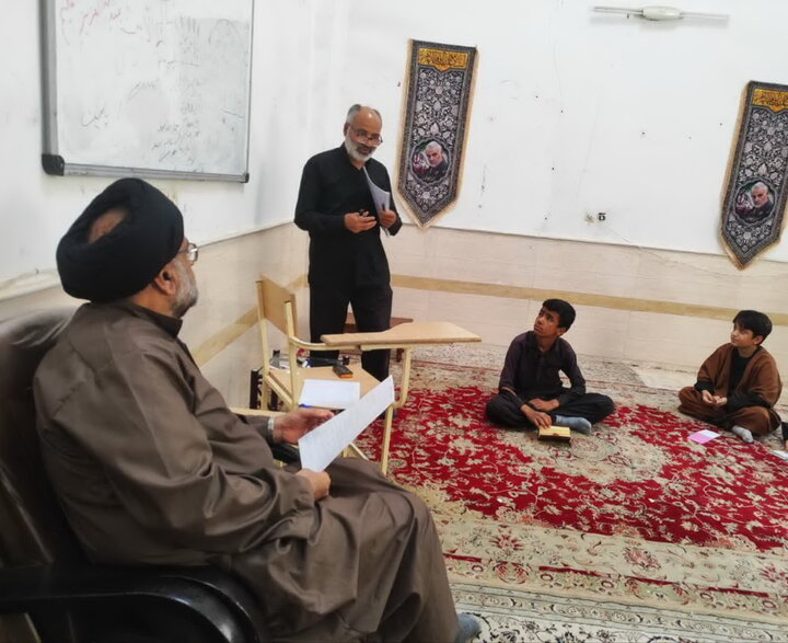 تصاویر/ آموزش قرائت قرآن و احکام طلاب مدرسه علمیه آیت‌الله مصطفوی کاشان