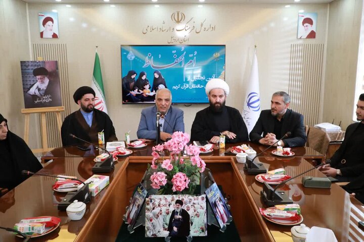 تصاویر/ مراسم تجلیل از مادران حافظان قرآن‌ کریم در اردبیل