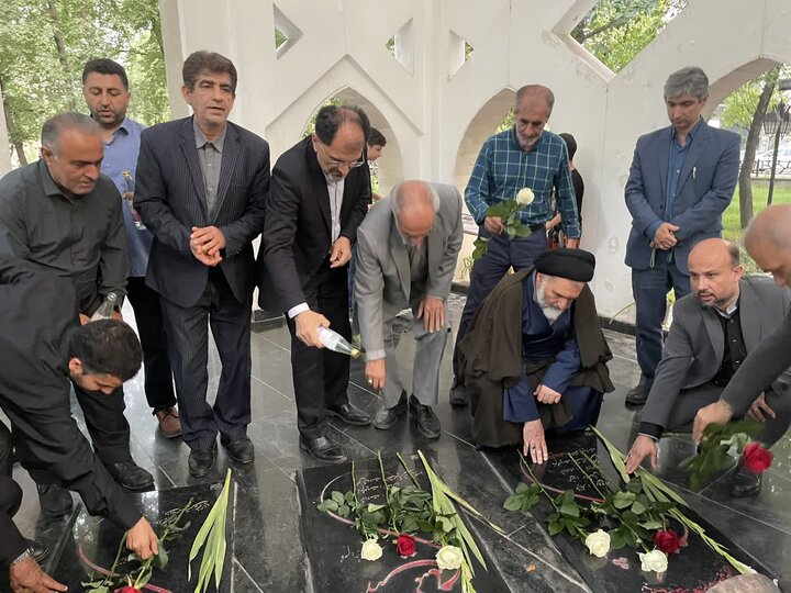 تصاویر/ حضور امام جمعه نوشهر در مراسم غبارروبی قبور شهدای باغ نوید، به همراه اعضای شورای نگهبان