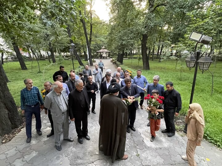 تصاویر/ حضور امام جمعه نوشهر در مراسم غبارروبی قبور شهدای باغ نوید، به همراه اعضای شورای نگهبان