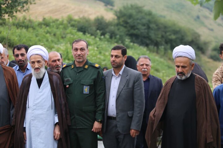 تصاویر/ ادای احترام نماینده محترم ولی فقیه در مازندران به مقام شامخ شهدای منطقه لایی