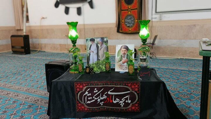 تصاویر/ مراسم بزرگداشت قائد امت در مدرسه‌ علمیه‌ حضرت زینب(س) کرمان