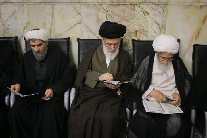 تصاویر/ مراسم بزرگداشت و یادبود قائد شهید اُمت حضرت آیت‌ الله العظمی امام خامنه‌ای از سوی مرجع عالی‌قدر حضرت آیت الله العظمی مکارم شیرازی در حرم حضرت معصومه سلام‌الله‌علیها