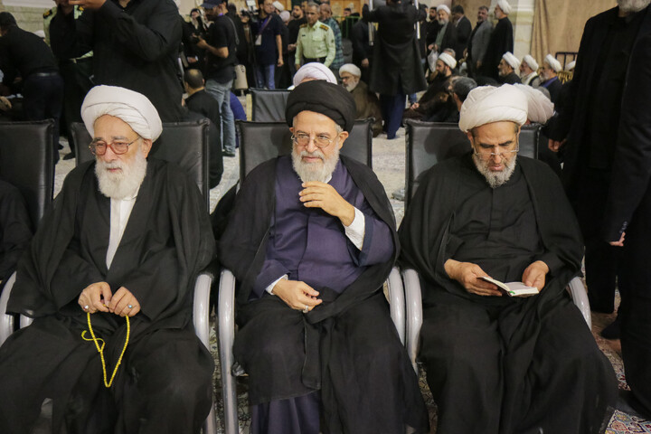 تصاویر/ مراسم بزرگداشت و یادبود قائد شهید اُمت حضرت آیت‌ الله العظمی امام خامنه‌ای از سوی مرجع عالی‌قدر حضرت آیت الله العظمی مکارم شیرازی در حرم حضرت معصومه سلام‌الله‌علیها