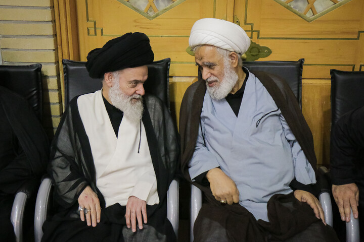 Cerimonia commemorativa in onore del Leader martire della Umma da parte dell’Ayatollah Makarem Shirazi nel santuario di Fatima Ma'suma