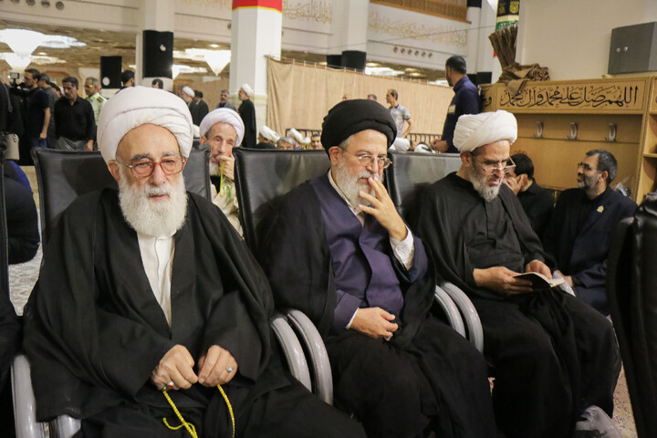 تصاویر/ مراسم بزرگداشت و یادبود قائد شهید اُمت حضرت آیت‌ الله العظمی امام خامنه‌ای از سوی مرجع عالی‌قدر حضرت آیت الله العظمی مکارم شیرازی در حرم حضرت معصومه سلام‌الله‌علیها