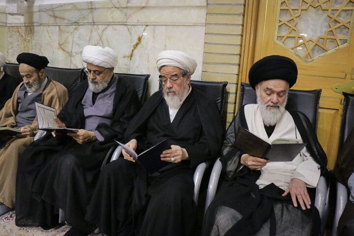 تصاویر/ مراسم بزرگداشت و یادبود قائد شهید اُمت حضرت آیت‌ الله العظمی امام خامنه‌ای از سوی مرجع عالی‌قدر حضرت آیت الله العظمی مکارم شیرازی در حرم حضرت معصومه سلام‌الله‌علیها