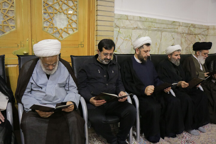 تصاویر/ مراسم بزرگداشت و یادبود قائد شهید اُمت حضرت آیت‌ الله العظمی امام خامنه‌ای از سوی مرجع عالی‌قدر حضرت آیت الله العظمی مکارم شیرازی در حرم حضرت معصومه سلام‌الله‌علیها