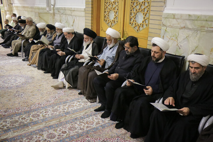 تصاویر/ مراسم بزرگداشت و یادبود قائد شهید اُمت حضرت آیت‌ الله العظمی امام خامنه‌ای از سوی مرجع عالی‌قدر حضرت آیت الله العظمی مکارم شیرازی در حرم حضرت معصومه سلام‌الله‌علیها