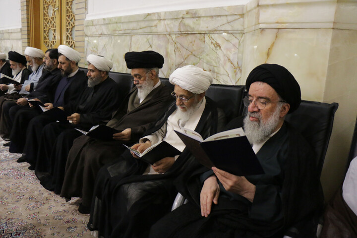 تصاویر/ مراسم بزرگداشت و یادبود قائد شهید اُمت حضرت آیت‌ الله العظمی امام خامنه‌ای از سوی مرجع عالی‌قدر حضرت آیت الله العظمی مکارم شیرازی در حرم حضرت معصومه سلام‌الله‌علیها